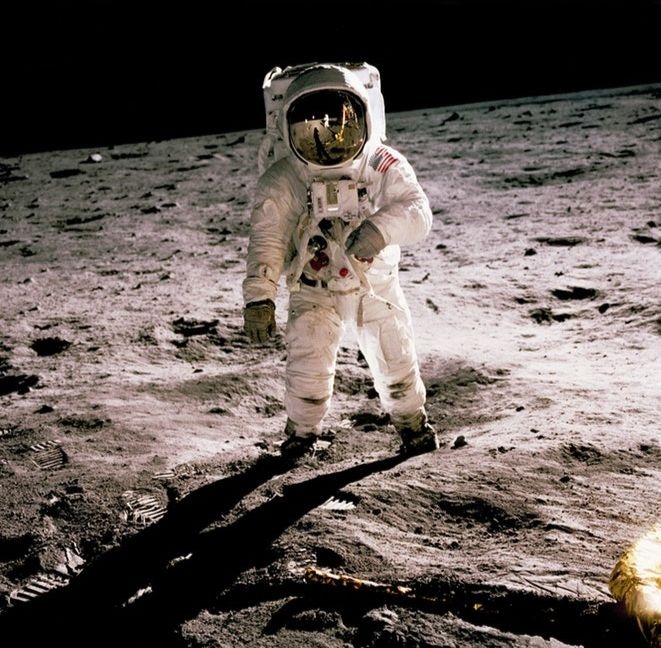 L'astronaute Buzz Aldrin marchant sur la surface de la Lune le 20 juillet 1969