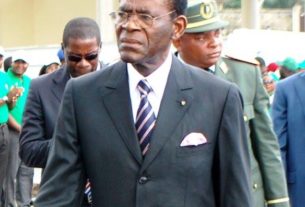 Le président équato-guinéen Teodoro Obiang en compagnie de sa garde rapprochée
