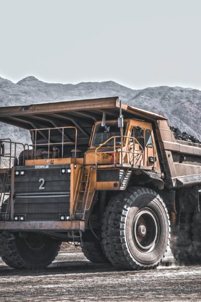Un camion benne dans une mine en Iran