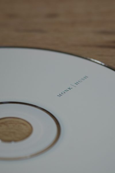 Un CD posé sur la table